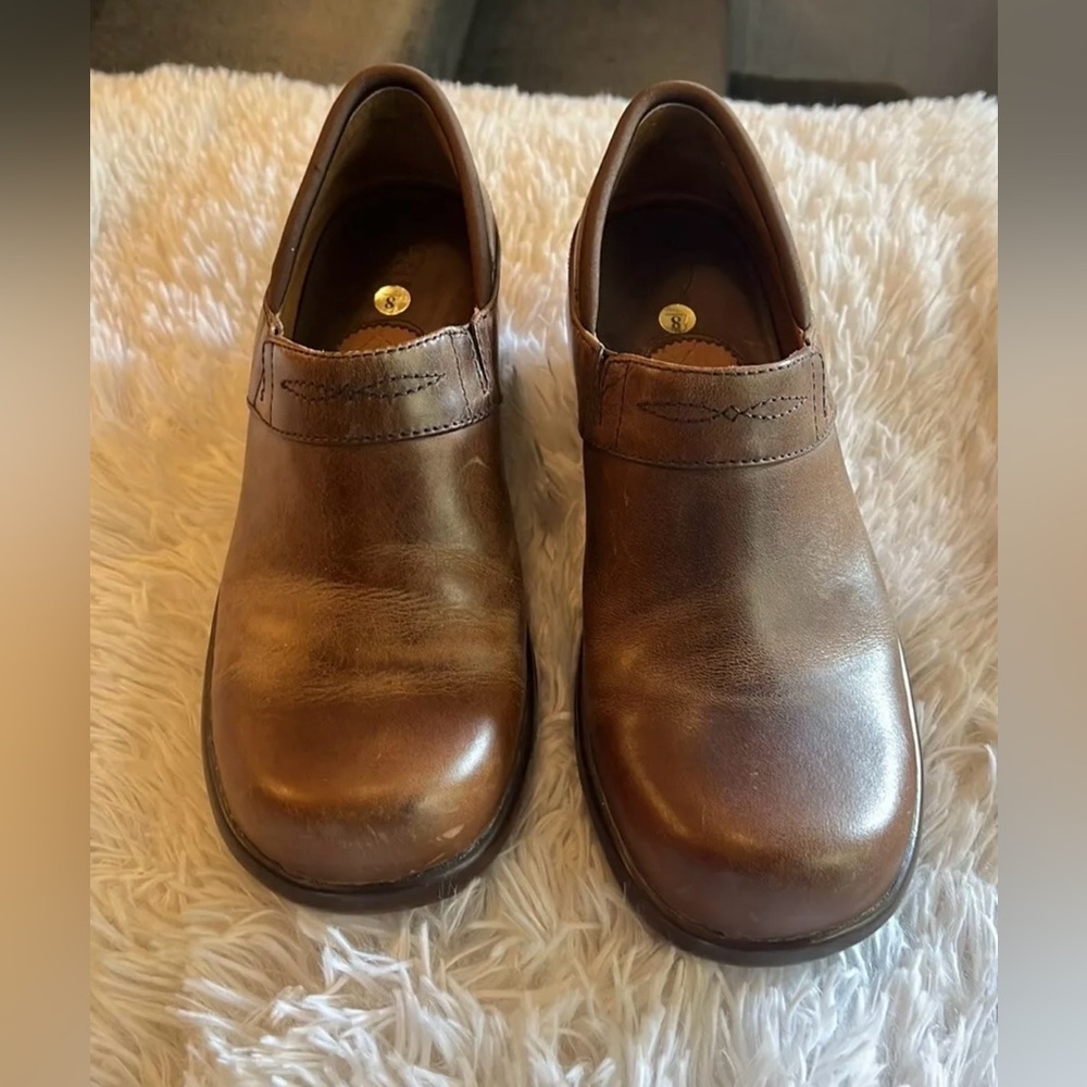 ***SOLD***. New Women’s Ariat Clogs / Shoes Brown Leather  Size 8